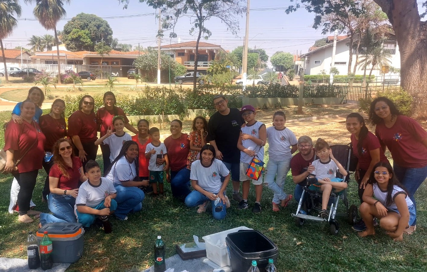 Piquenique celebra dias do Surdo e do Tradutor e Intérprete de Libras, na Praça da Primavera