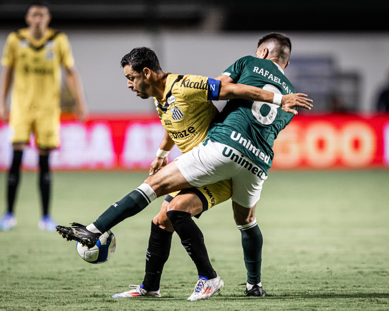 Goiás vence o Santos e peixe segue na vice-liderança da Série B