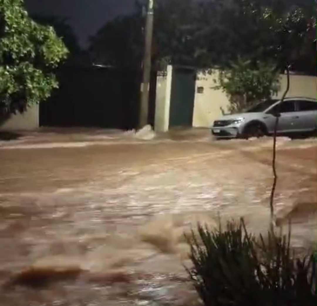 Barretos registra 56 mm de chuvas e rajadas de ventos de 80 km/h