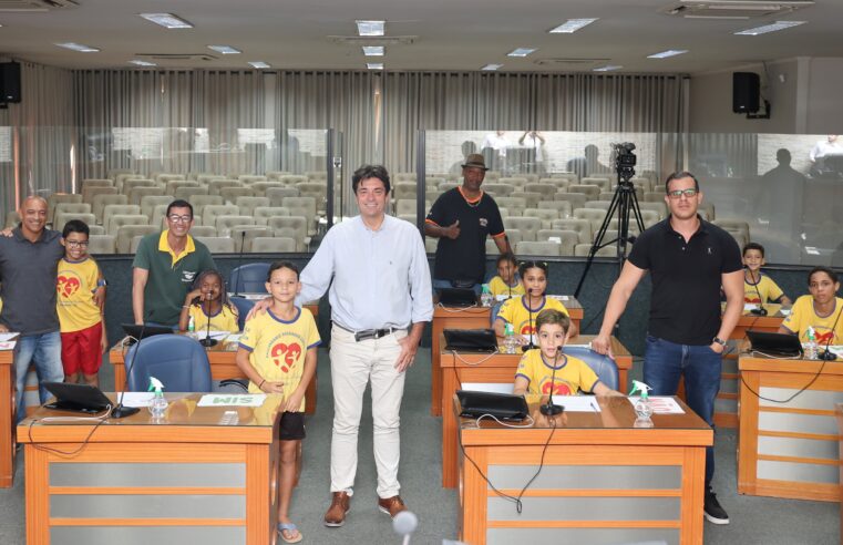 Alunos do Educandário Sagrados Corações visitam a Câmara de Barretos