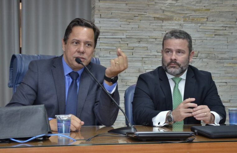 Professor da USP apresenta aos vereadores relatório final sobre modernização do Regimento Interno da Câmara e da Lei Orgânica de Barretos