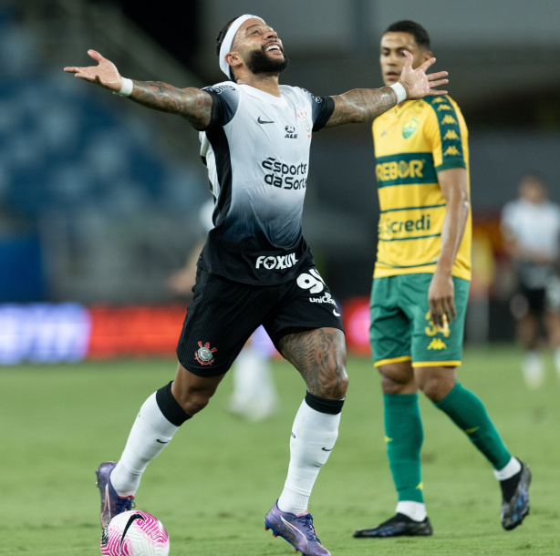 Corinthians bate Cuiabá e deixa a zona de rebaixamento do Brasileirão