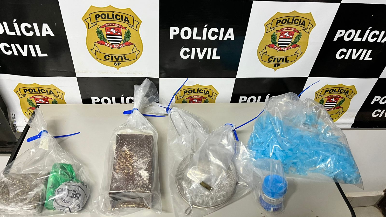 Polícia Civil apreende drogas e materiais do tráfico no Vida Nova