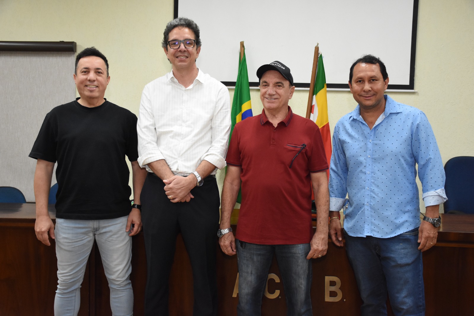 Diretoria do BEC apresenta técnico Vilson Tadei para Série A4