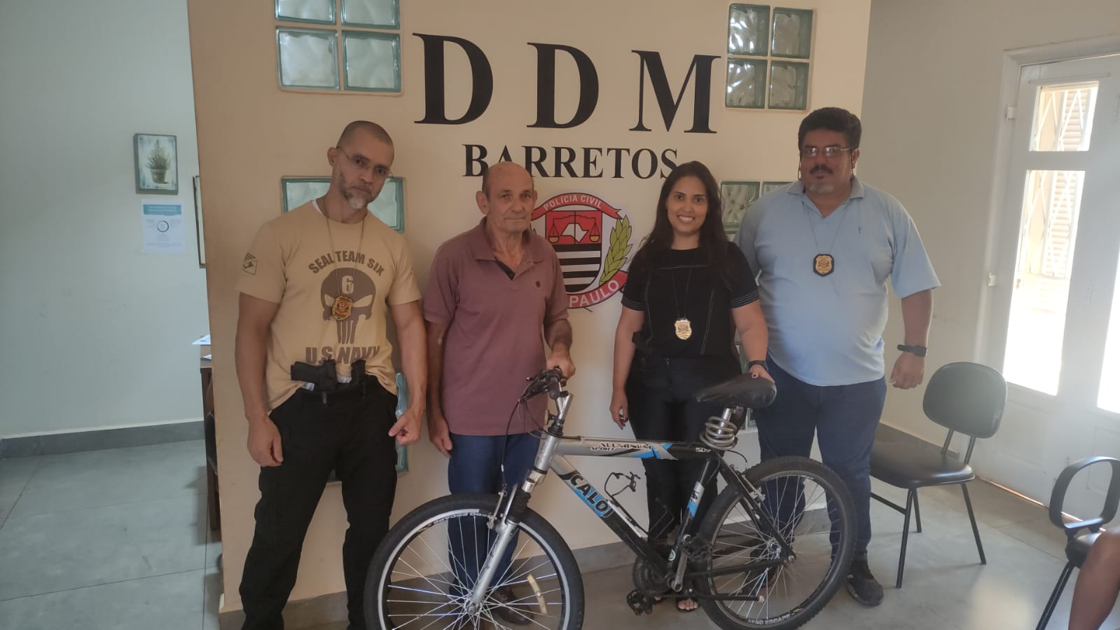 Homem acusado de Violência doméstica foge de abordagem da DDM, furta bicicleta e é preso em flagrante