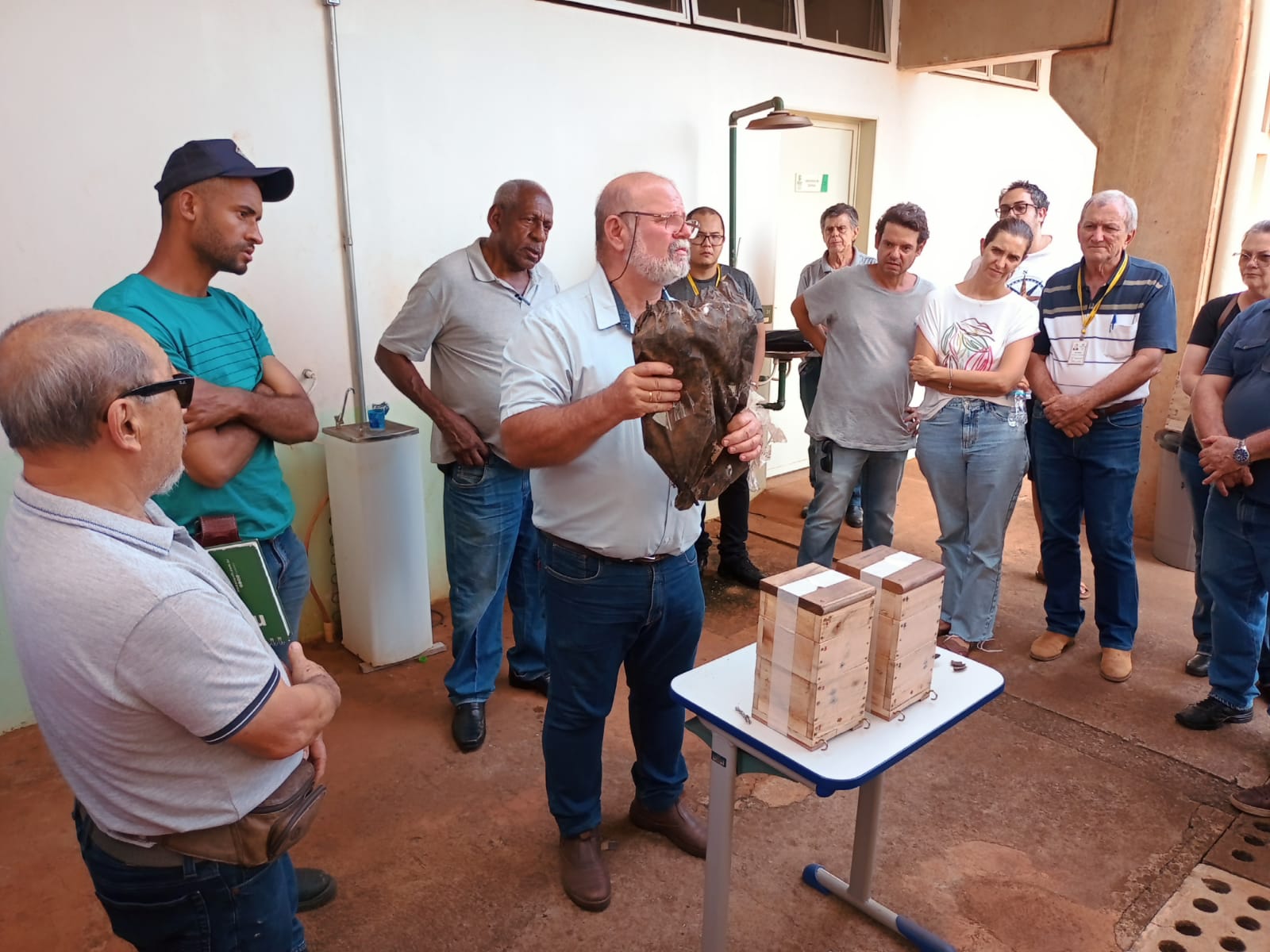 Barretos sedia curso de criação de abelhas e atrai interessados da região