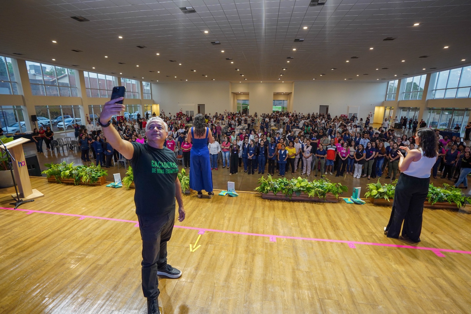 Instituto Sociocultural realiza palestra com o casal “Caçadores de Bons Exemplos”