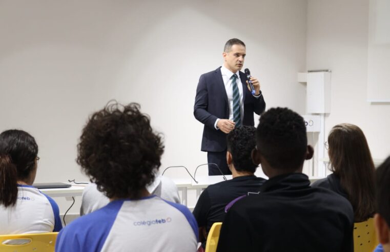 Palestra com Juiz Dr. Fauler Ávila fecha o ciclo de eventos da Roda de Profissões do Colégio FEB