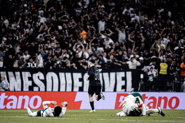 Corinthians vence clássico e sobe para a 13ª posição