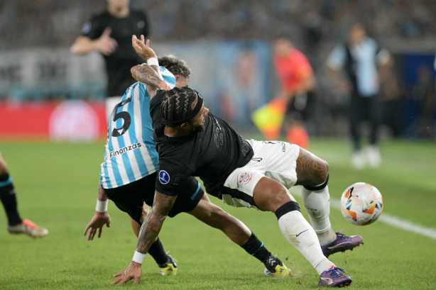 Racing elimina o Corinthians na Copa Sul-Americana