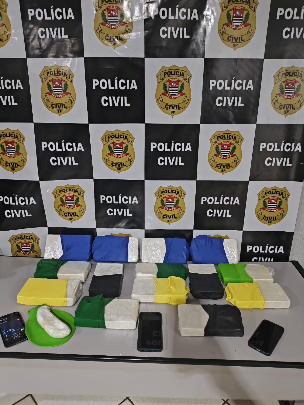 DISE prende traficante transportando 14 kg de cocaína