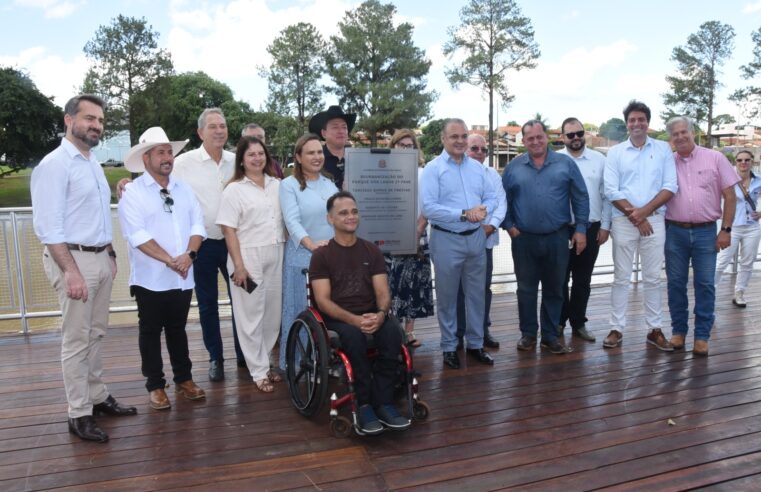 Secretário participa da emtreda do Parque dos Lagos