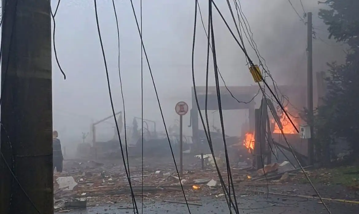 Avião de pequeno porte cai em Gramado