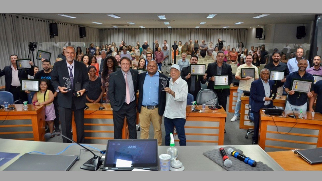 Profissionais de Educação Física são homenageados pelos vereadores em Sessão Solene na Câmara