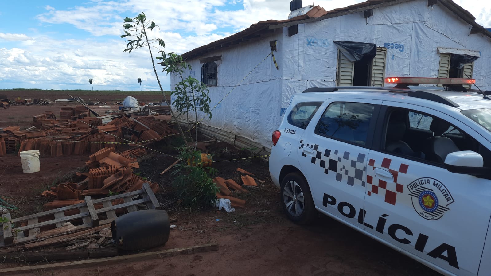 Criança de aproximadamente 2 anos morre afogada em uma fossa em assentamento de Colômbia