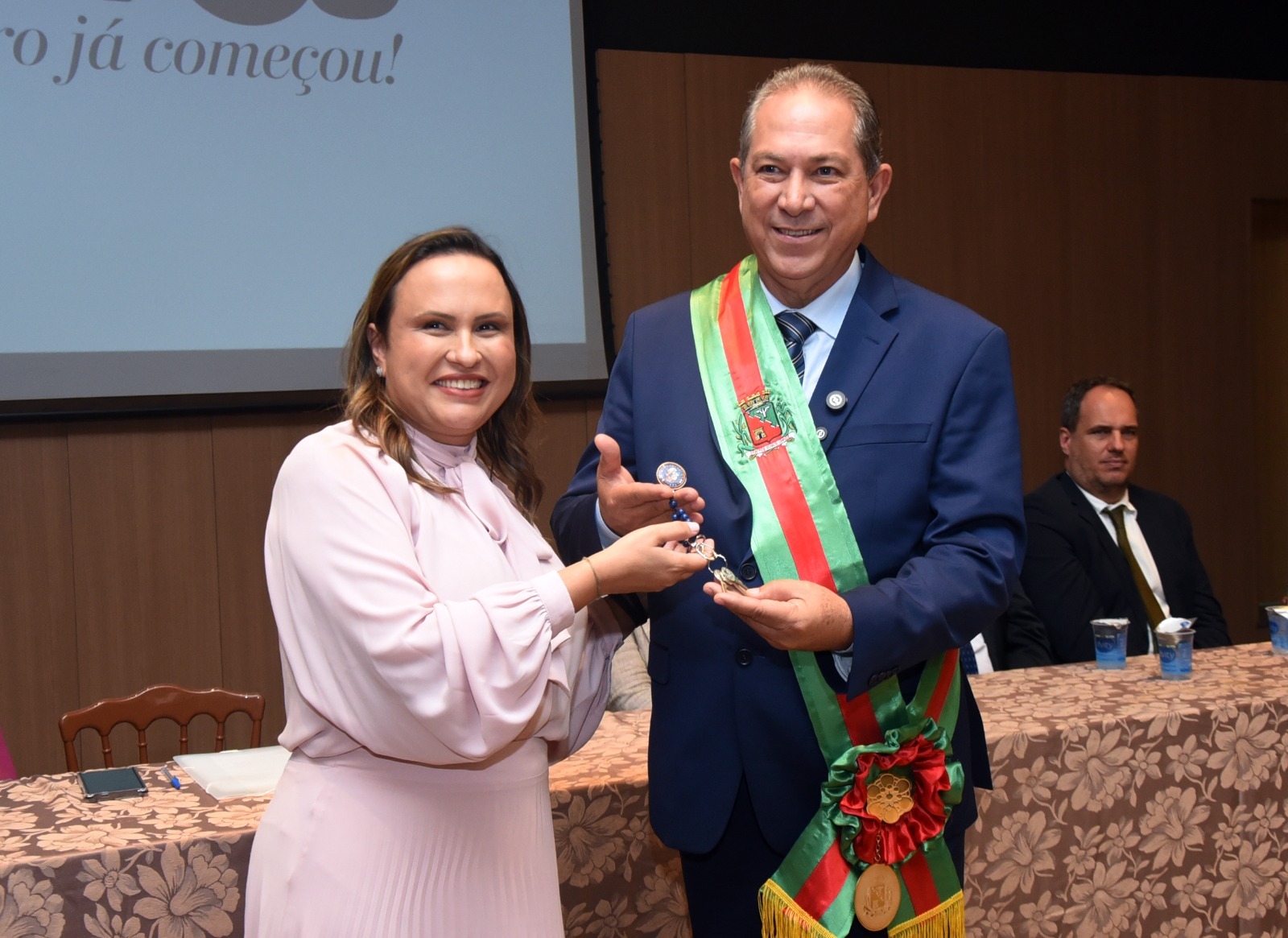 Odair Silva toma posse como prefeito da Estância Turística de Barretos