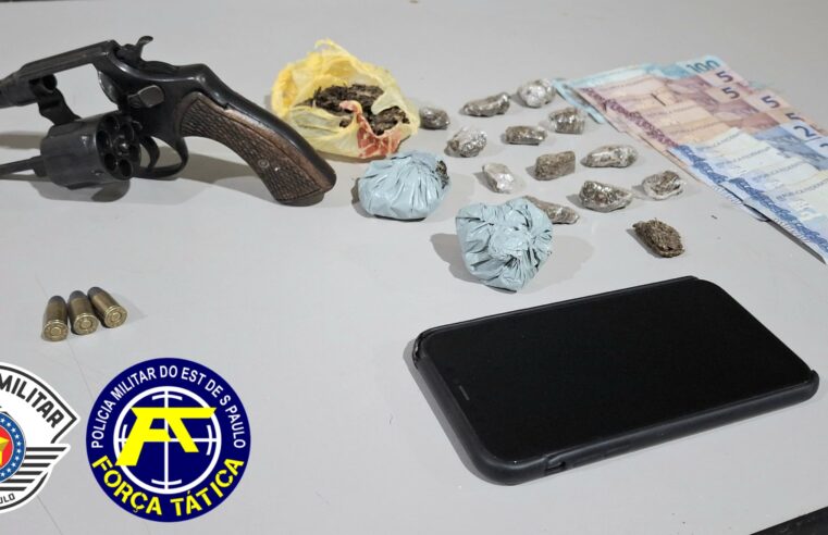 PM faz apreensão de arma e drogas no Santa Cecília