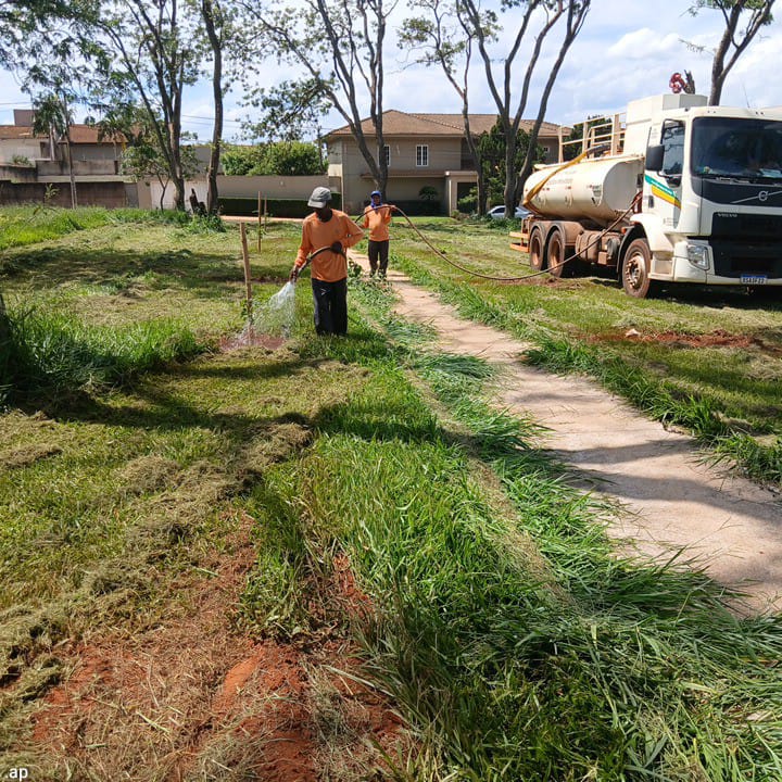 Meio Ambiente inicia plantio de 90 mudas em área verde no City Barretos