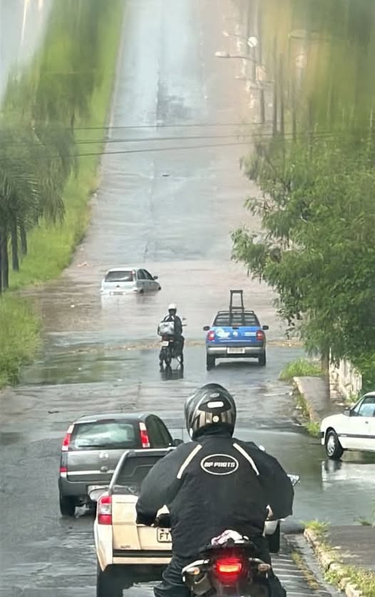 Pancada de chuva pegou bebedourense de surpresa