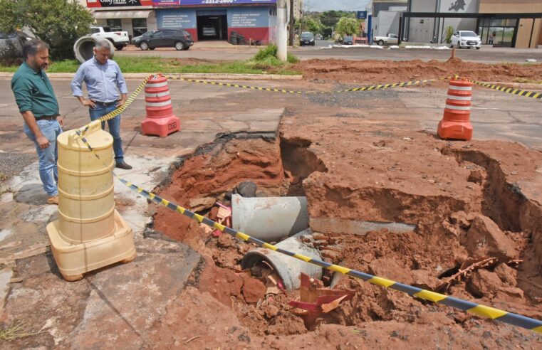 Secretários inspecionam obra da Av. Engenheiro Necker de Camargo após chuva