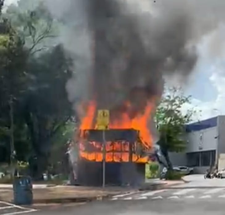 Incêndio destroi quiosque na Região dos Lagos