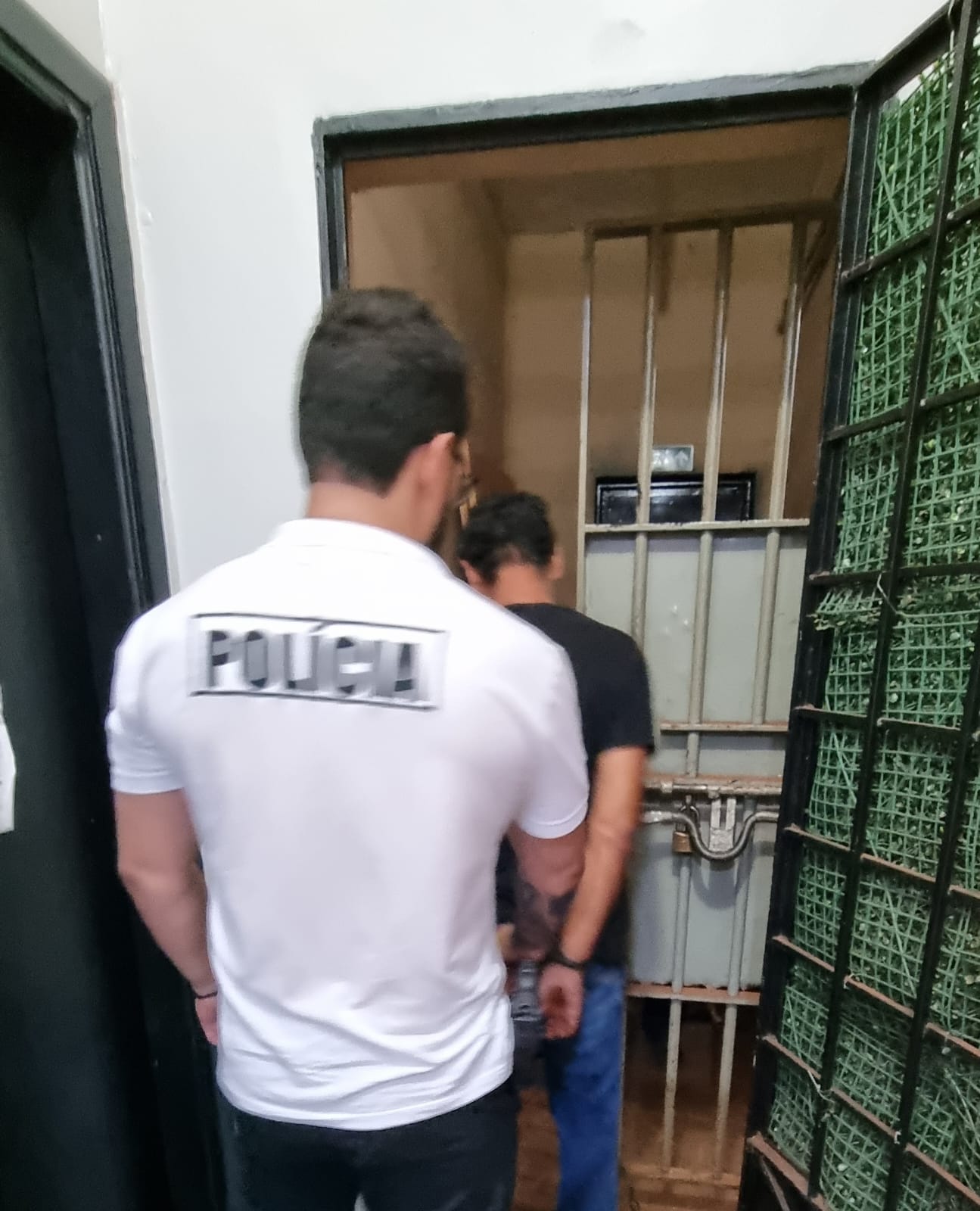 Policia Civil prende em flagrante autor do crime de descumprimento de medidas protetivas de urgência e resistência.