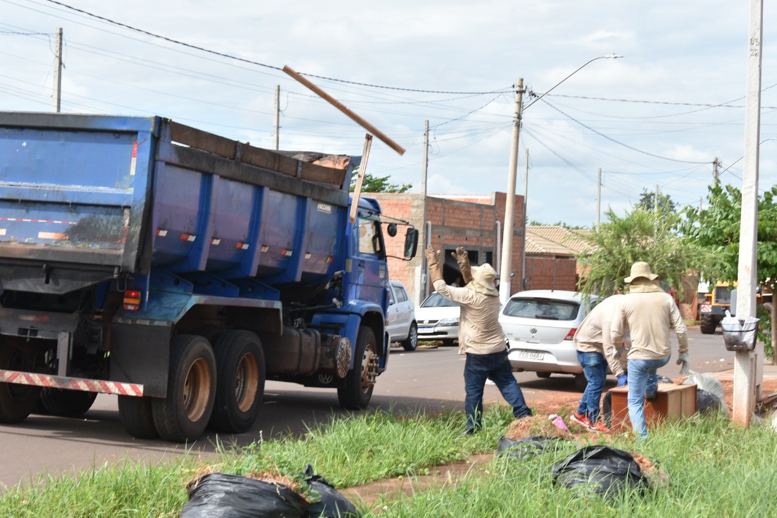 Mutirão de Limpeza retira das ruas da cidade 54 caminhões e mais de 80 picapes com materiais sem serventia