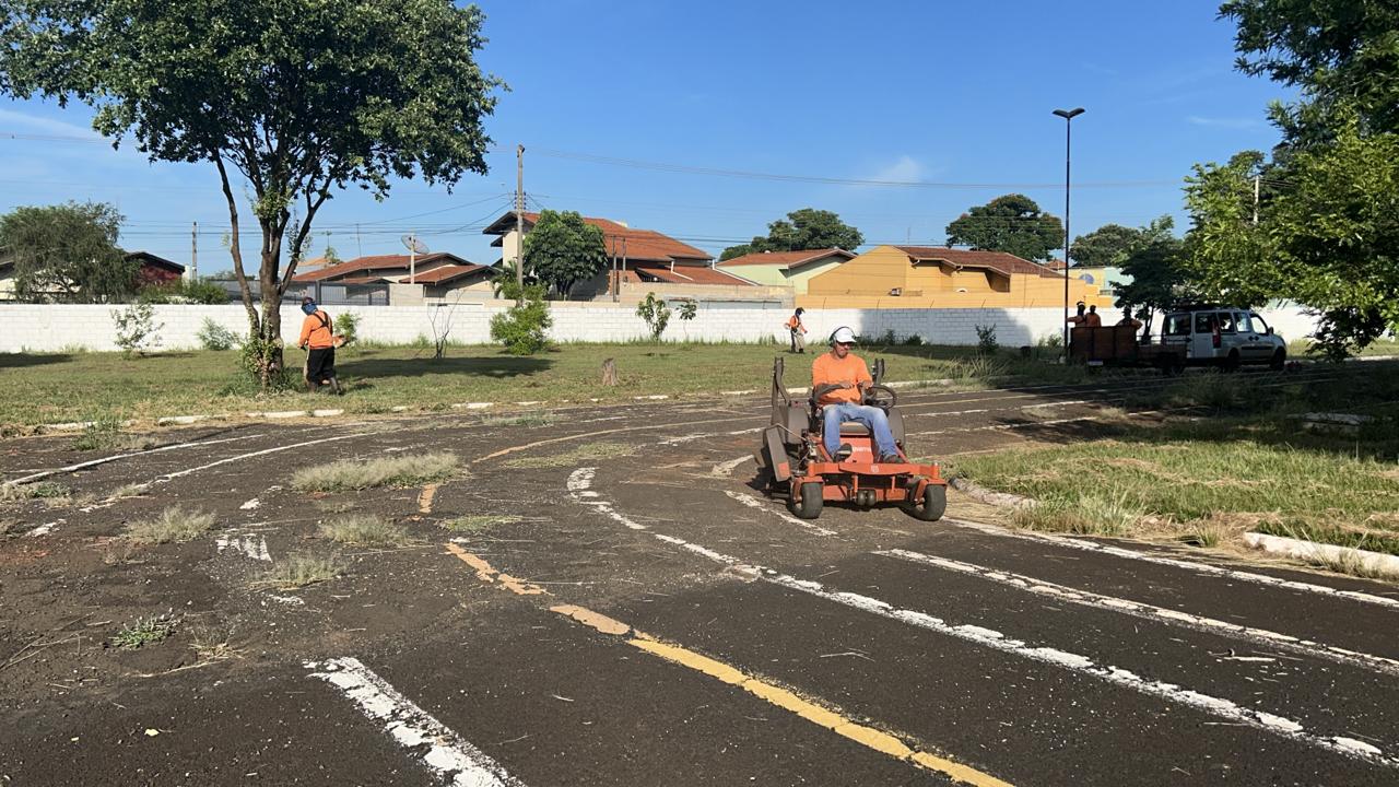 Tiro de Guerra recebe serviços de roçagem