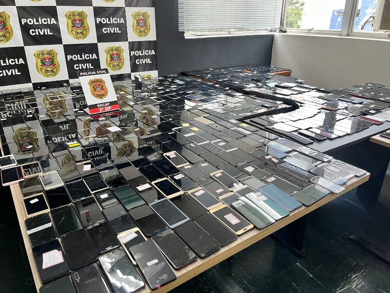 Polícia Civil faz megaoperação contra receptadores de celulares roubados