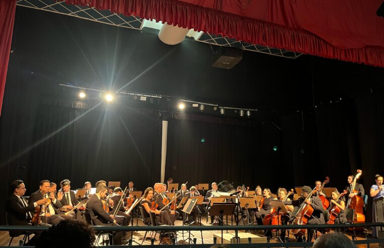 Músicos divulgam carta durante concerto no Cine Barretos