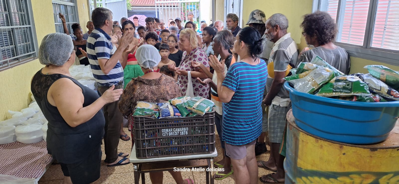 Comunidade católica mantém distribuição de mantimentos