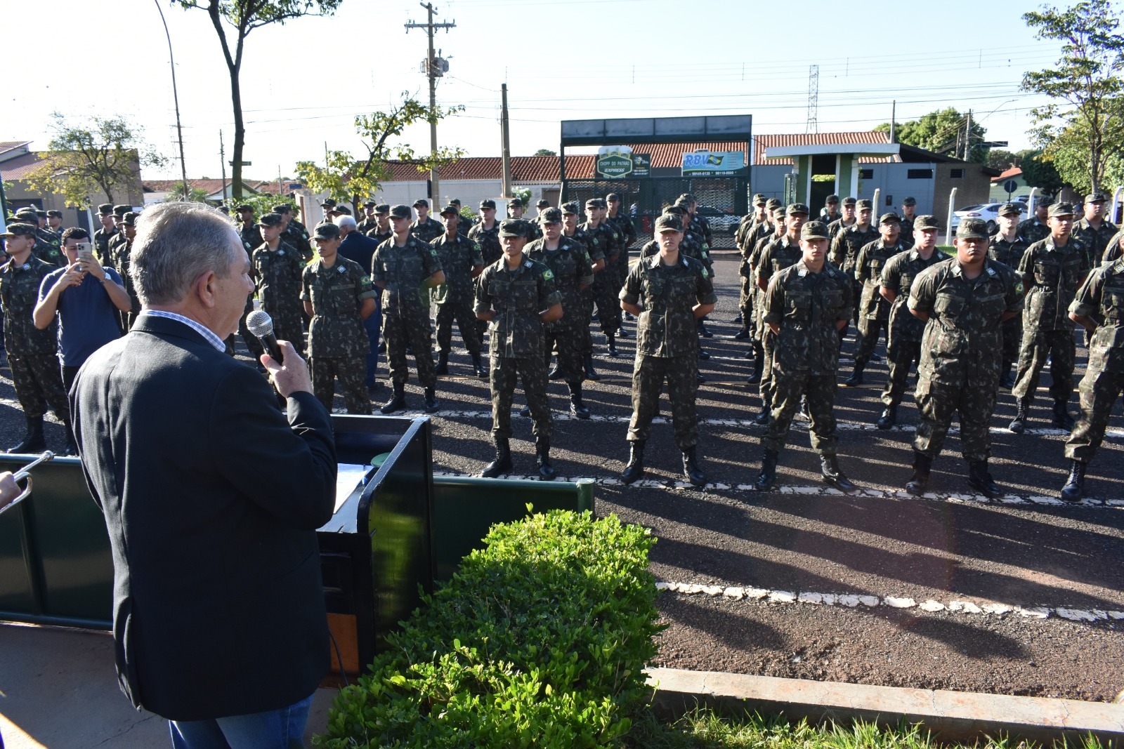 Prefeito Odair Silva participa da Formatura de Matrícula do Tiro de Guerra