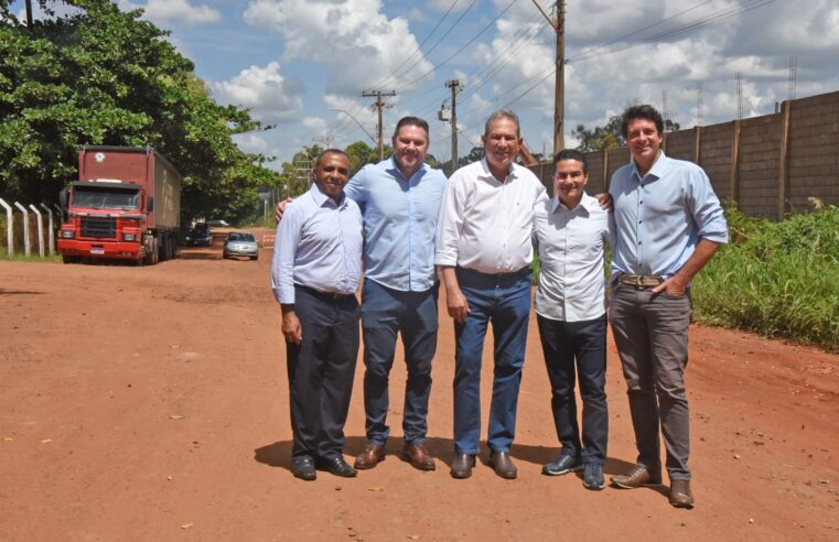 Prefeito Odair Silva e deputado  s visitam Distrito Industrial II