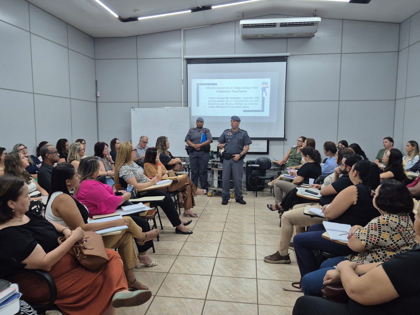 Segurança nas unidades escolares é discutida em reunião