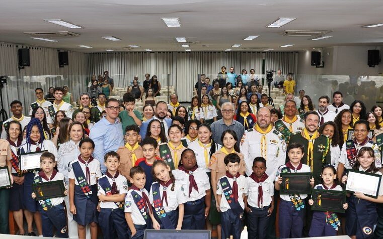 Integrantes dos clubes de Desbravadores e Aventureiros são homenageados na Câmara de Barretos