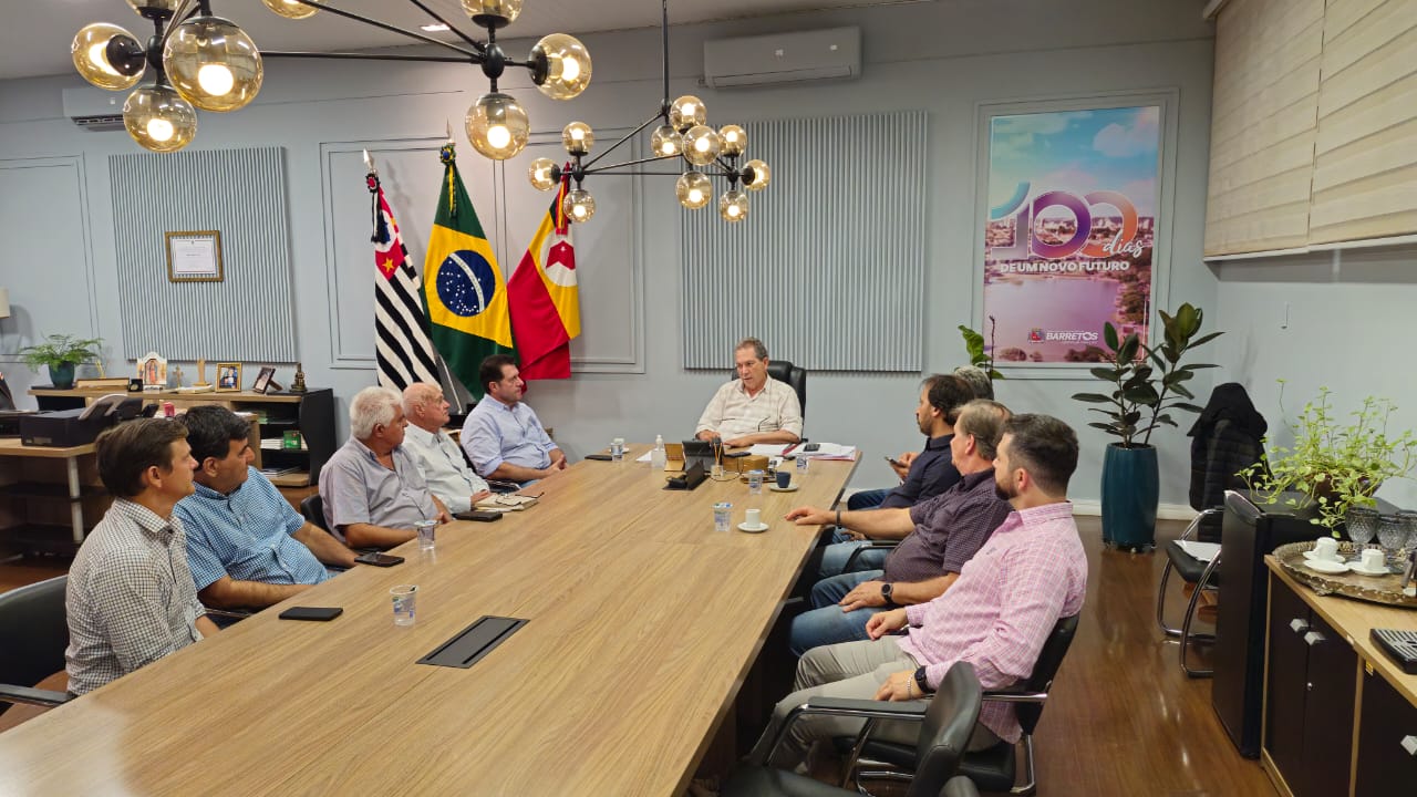 Prefeito Odair Silva ouve reivindicações de diretores do Sindicato Rural em reunião