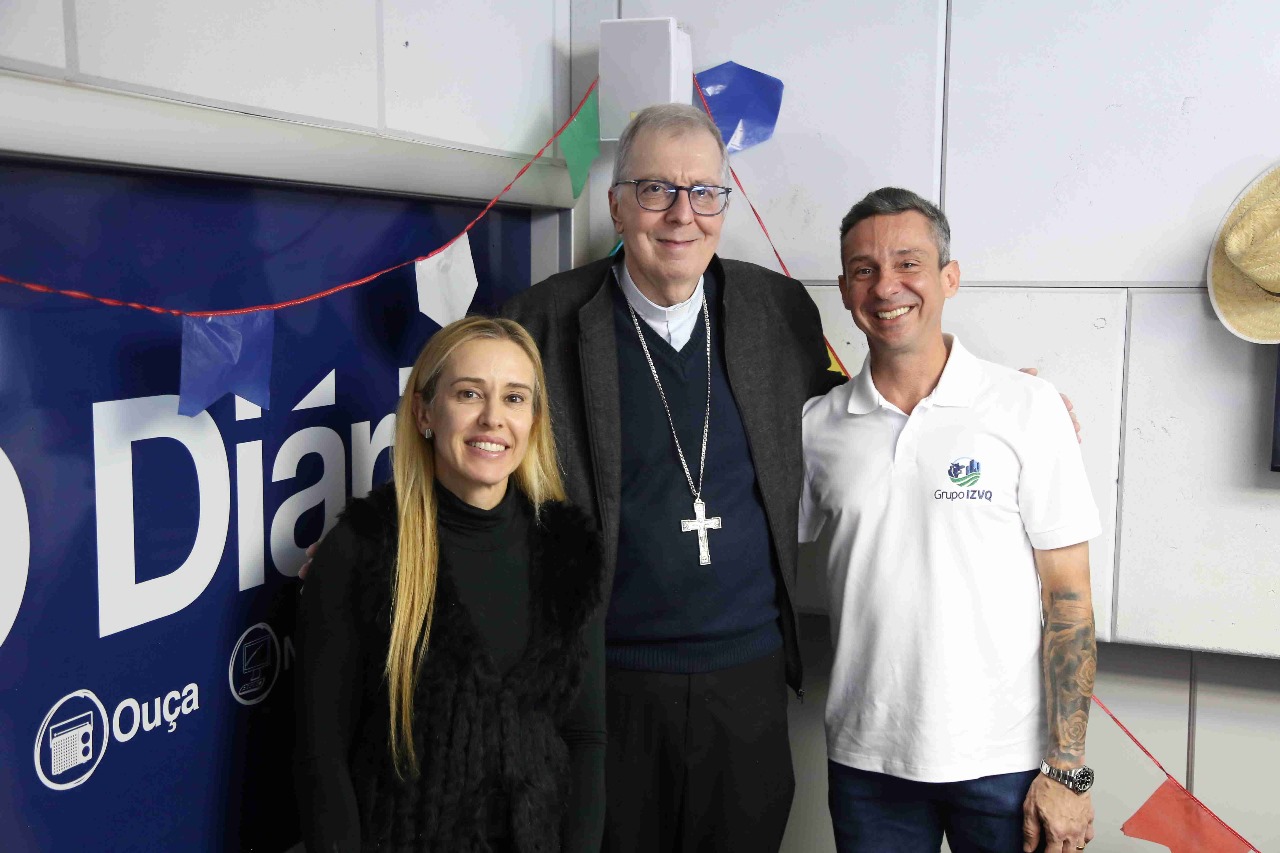 Eduardo Queiroz e Milena Teixeira são eleitos Rei e Rainha da Alegria 2025