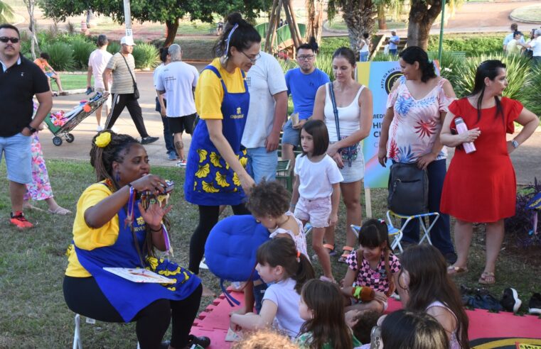 Centenas de pessoas aproveitam as atrações do Circuito Sesc na Praça da Primavera