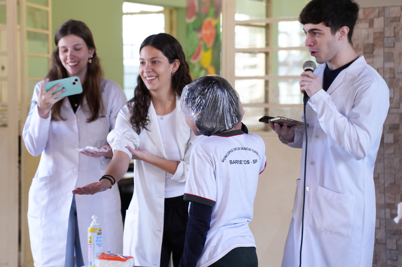 Estudantes de Medicina promovem ação sobre alimentação saudável na rede municipal
