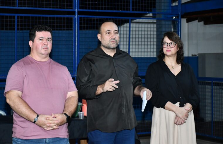 Comissão interventora se reúne com pais de alunos da AMA e anuncia melhorias nos serviços