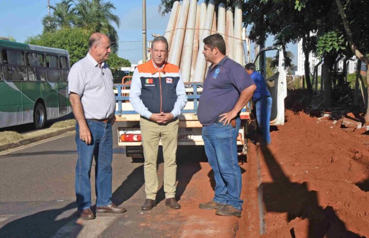 Prefeito Odair Silva e equipe técnica do SAAE acompanham interligação da rede ao novo reservatório do Batista Ananias