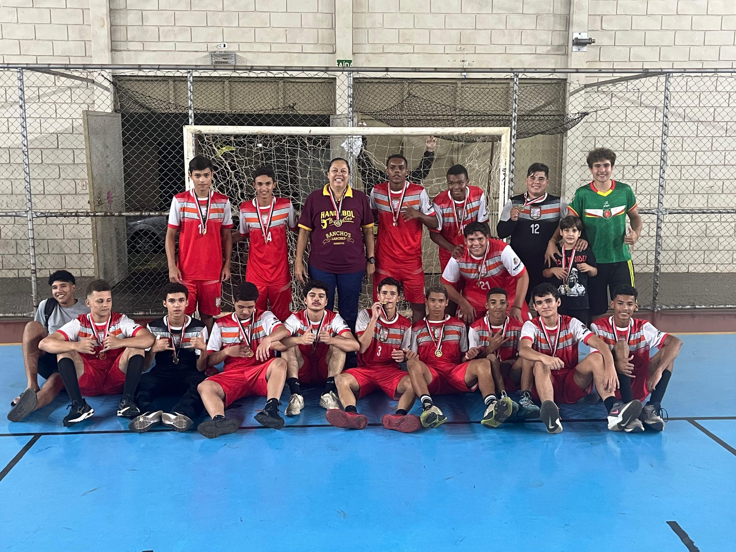Handebol vence e esta nas finais dos Jogos da Juventude