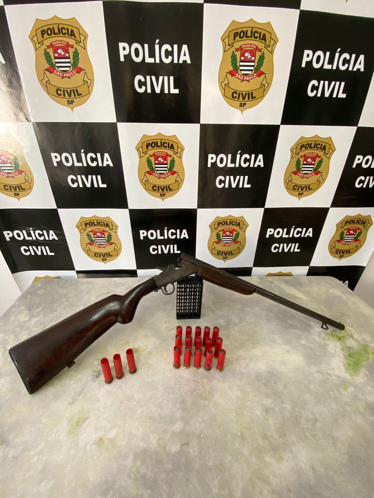 DISE cumpre dois mandados de busca e apreensão de armas