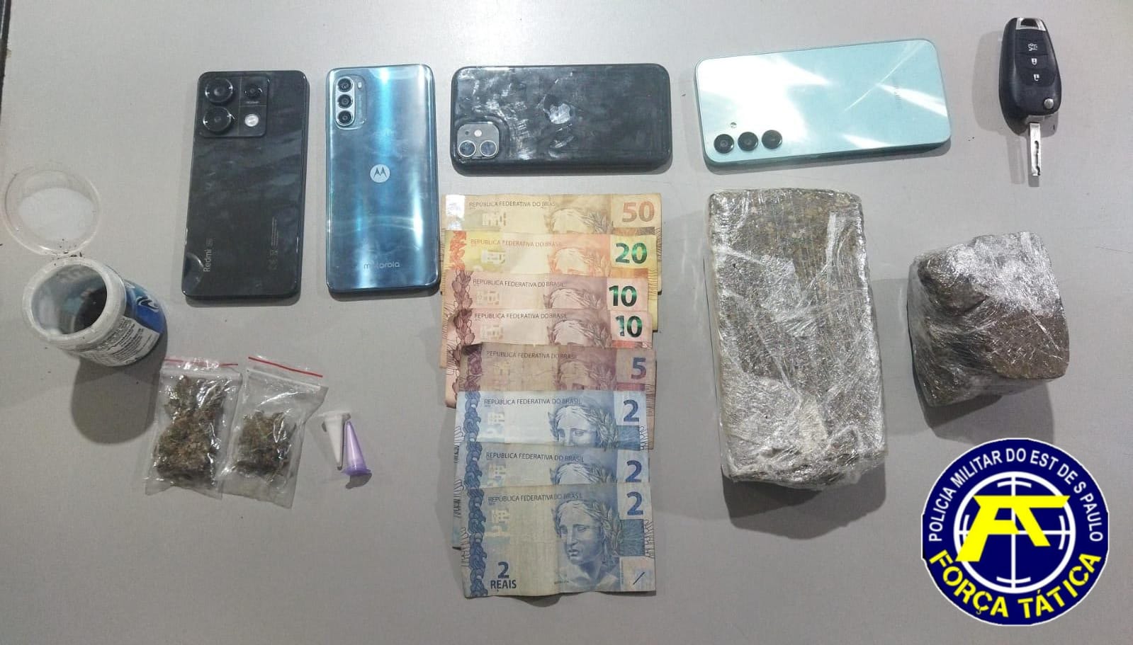 Força Tática apreende drogas em com trio em carro de aplicativo
