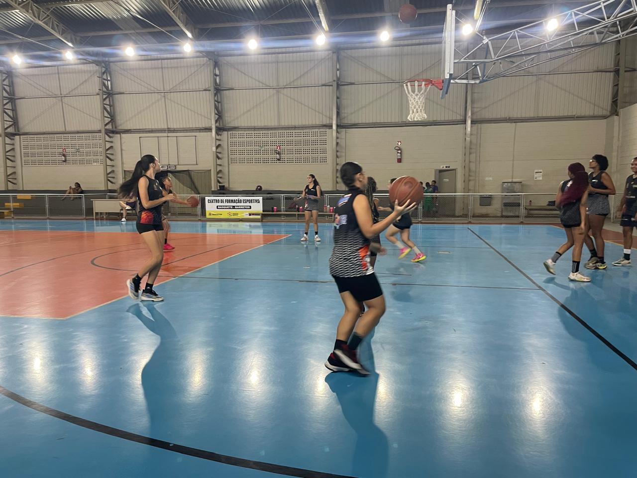 Basquete Barretos treina para enfrentar o Centro Olímpico no sábado