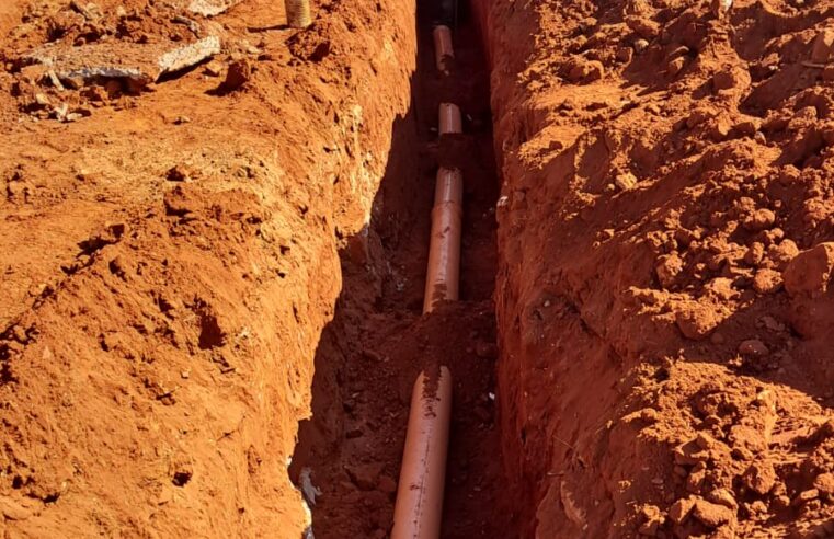SAAE Barretos executa obra de rede coletora de esgoto no Cemitério Municipal
