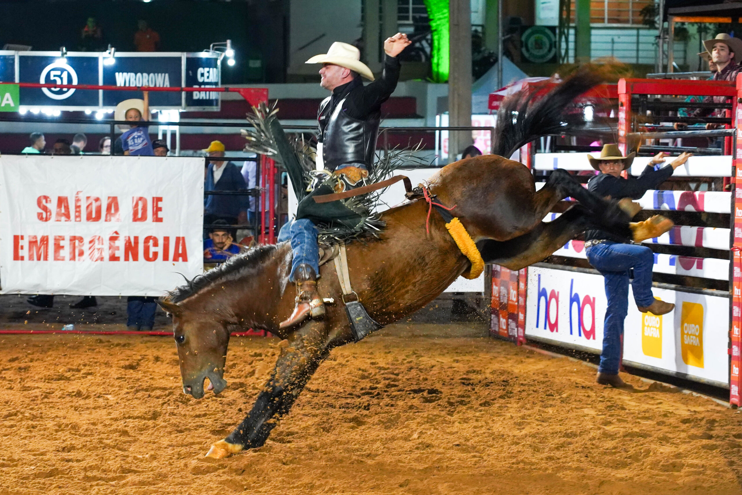 5º Rodeio Pela Vida começa com casa cheia e disputas acirradas na arena