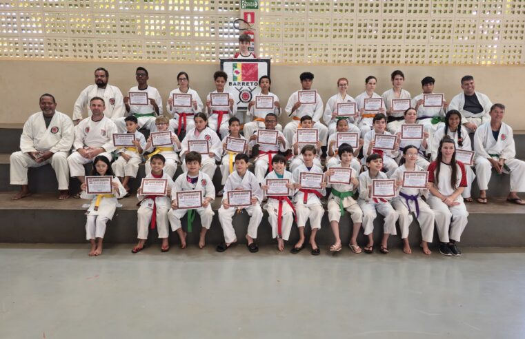 Projeto de Karate realiza graduação de atletas