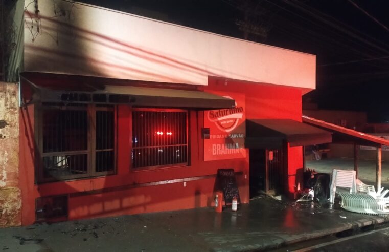 Incêndio atinge depósito de mercearia em Barretos