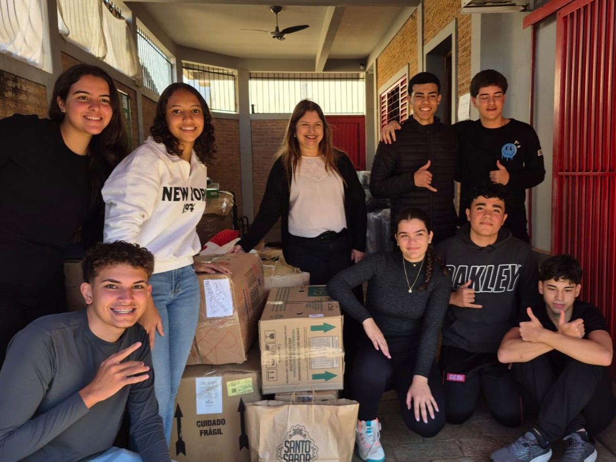 Fundo Social de Solidariedade recebe itens arrecadados em ação solidária de estudantes do SESI Barretos
